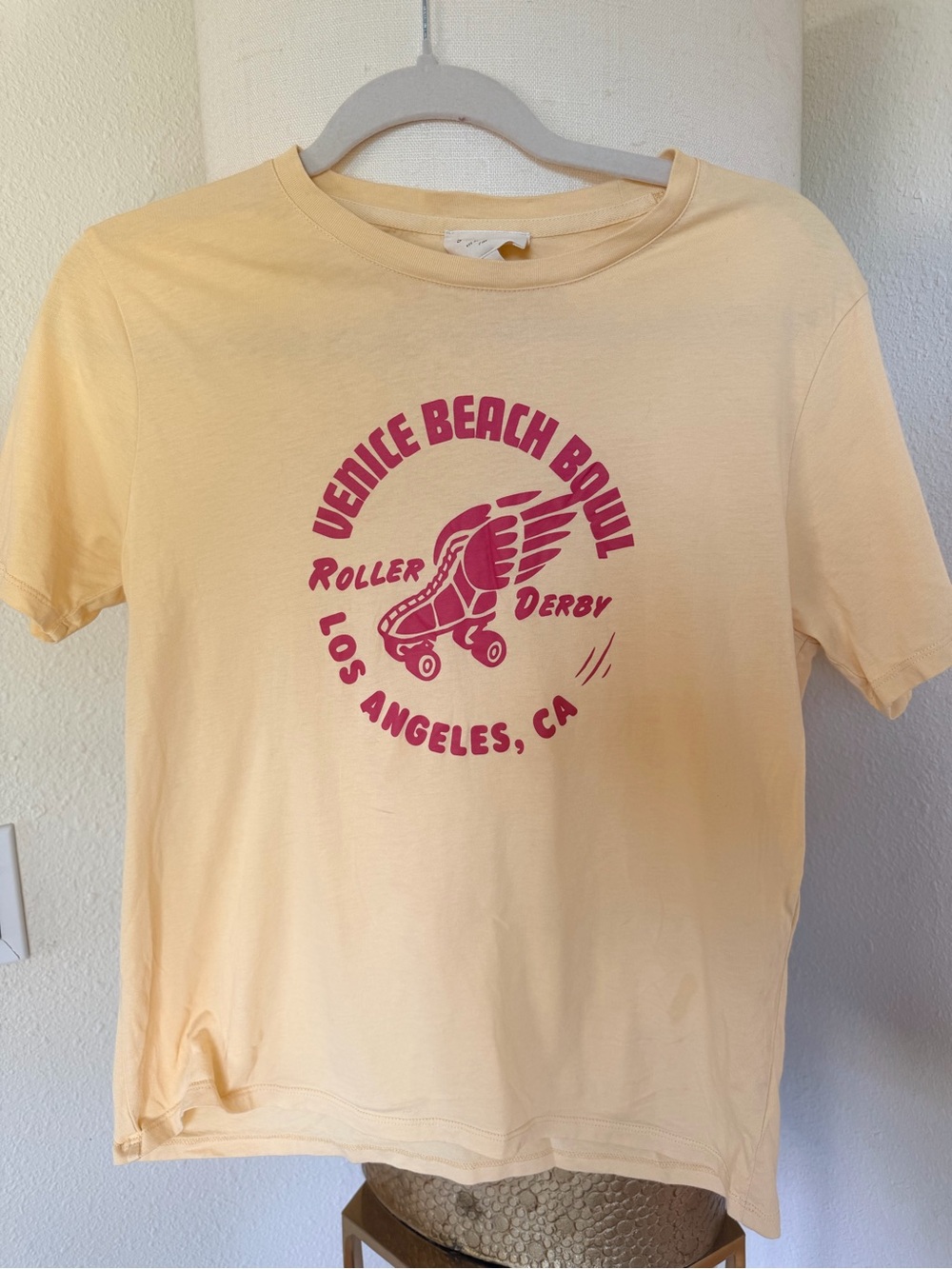 Sézane Venice Beach Bowl Roller Derby Graphic Tee - Pale Yellow & Pink 🛼